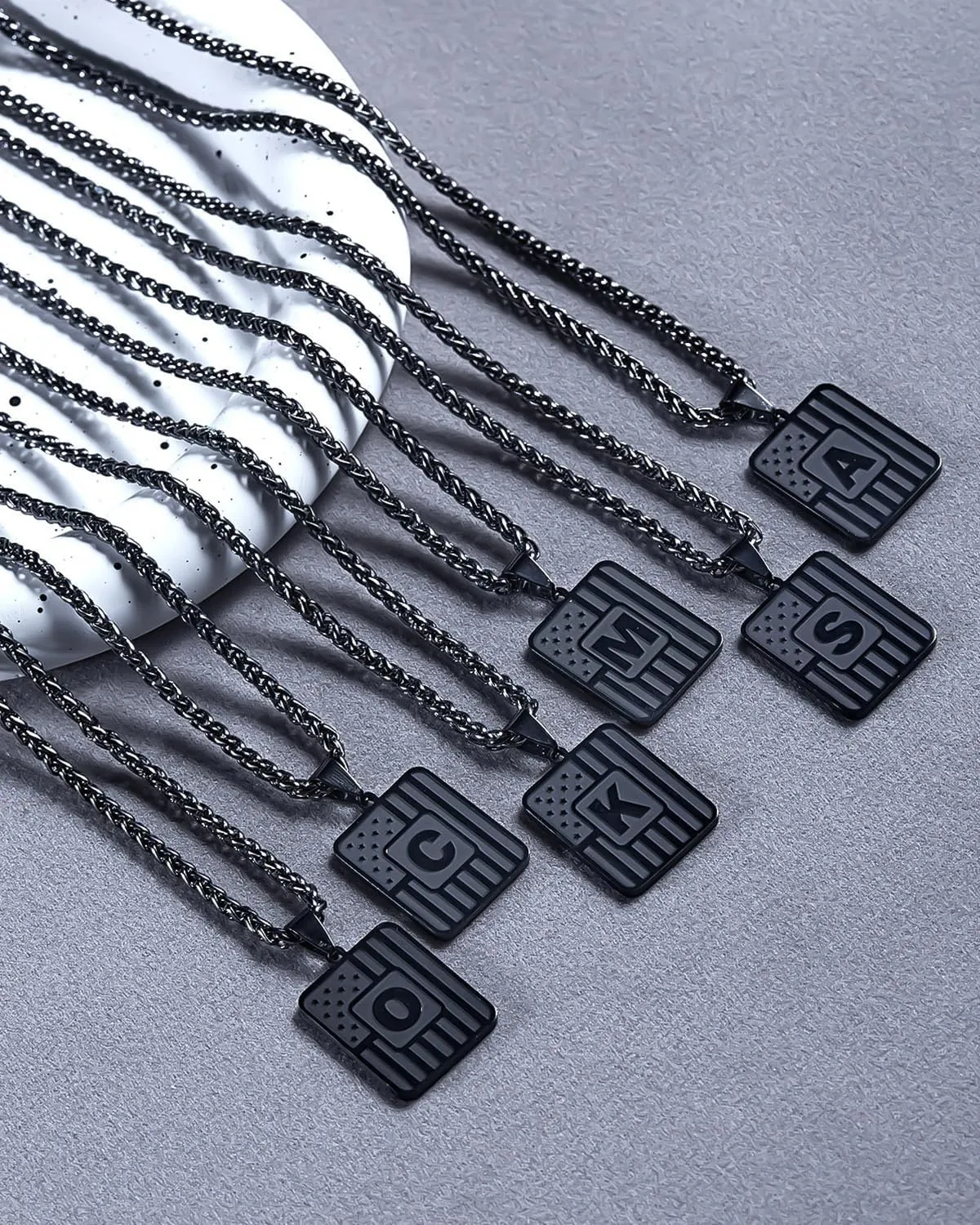 A-Z Initials Letter Necklace, Personalized Gifts Necklace Stainless Steel Necklace Letter Pendent for Women and Men