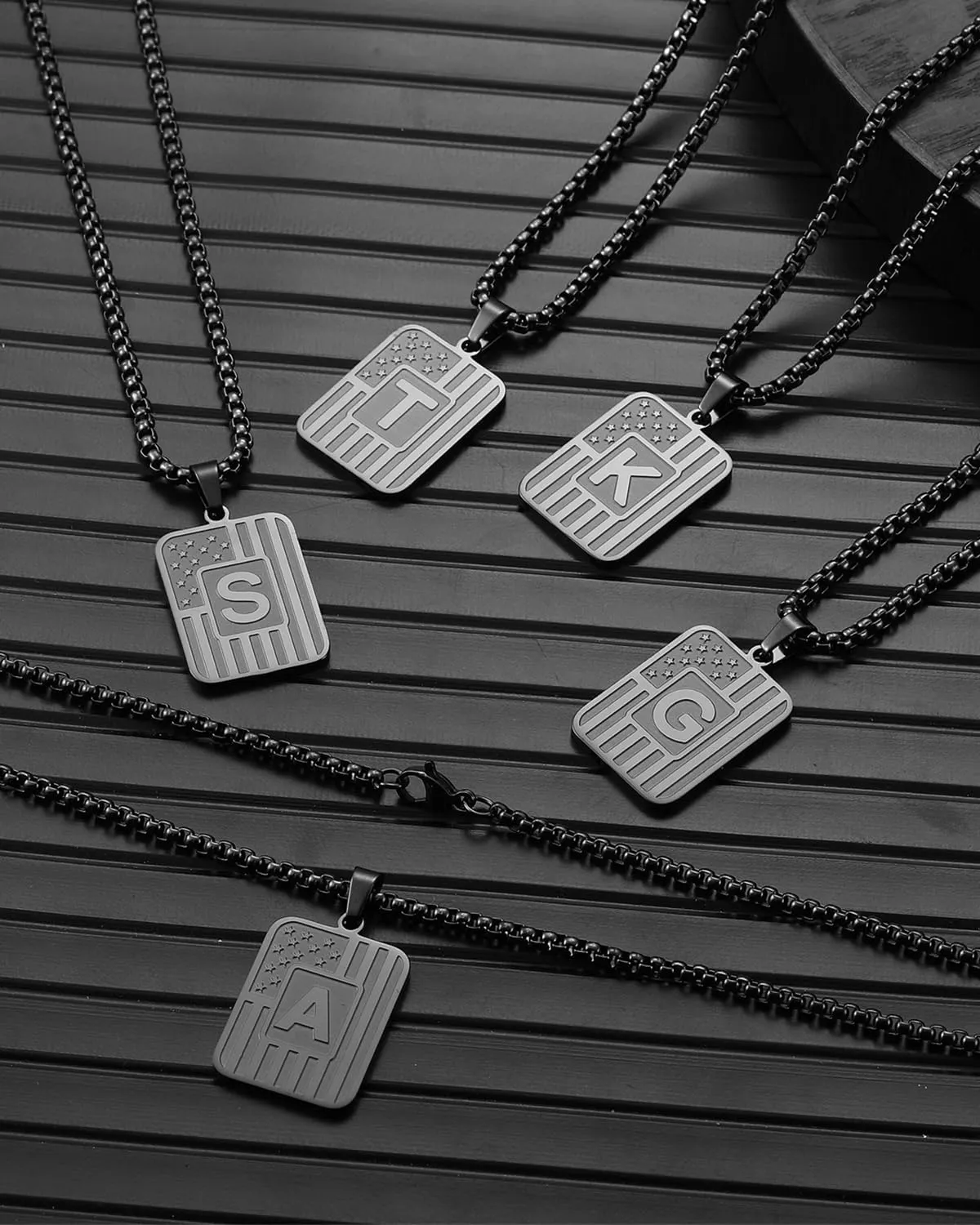 A-Z Initials Letter Necklace, Personalized Gifts Necklace Stainless Steel Necklace Letter Pendent for Women and Men