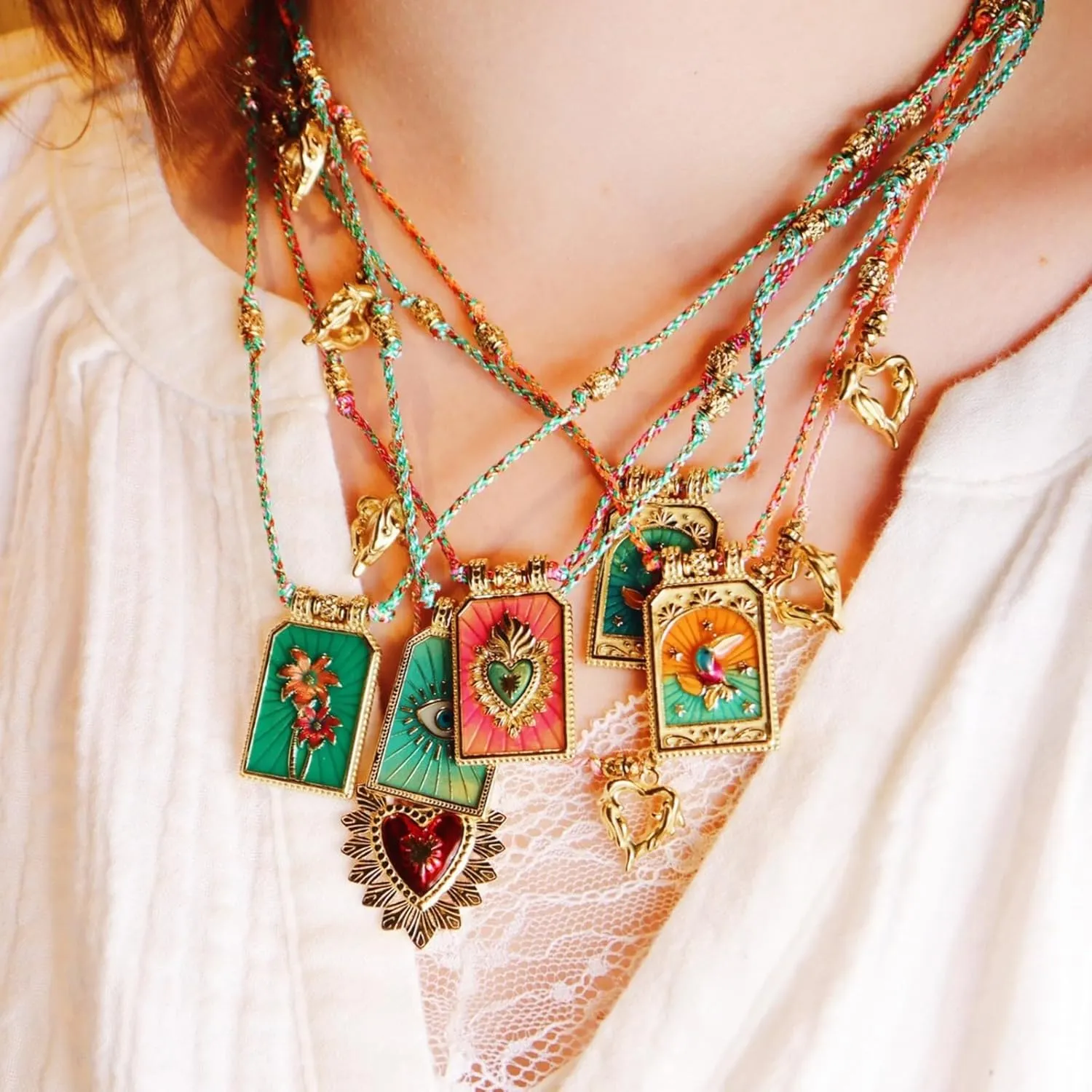 Artistic Retro Styles Tarot Card Pendant Necklace Fashionable Women's Necklace Featuring A Retro Tarot Card Pendant