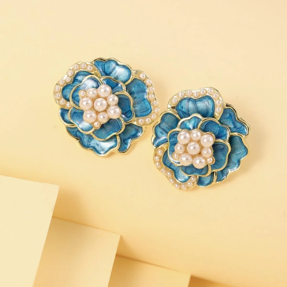 Bohemian Dainty Enamel Pearl 3D Rose Flower Lightweight Stud Earrings Aesthetic Floral Love Sparkly Sequin Earrings For Women Jewelry Gifts