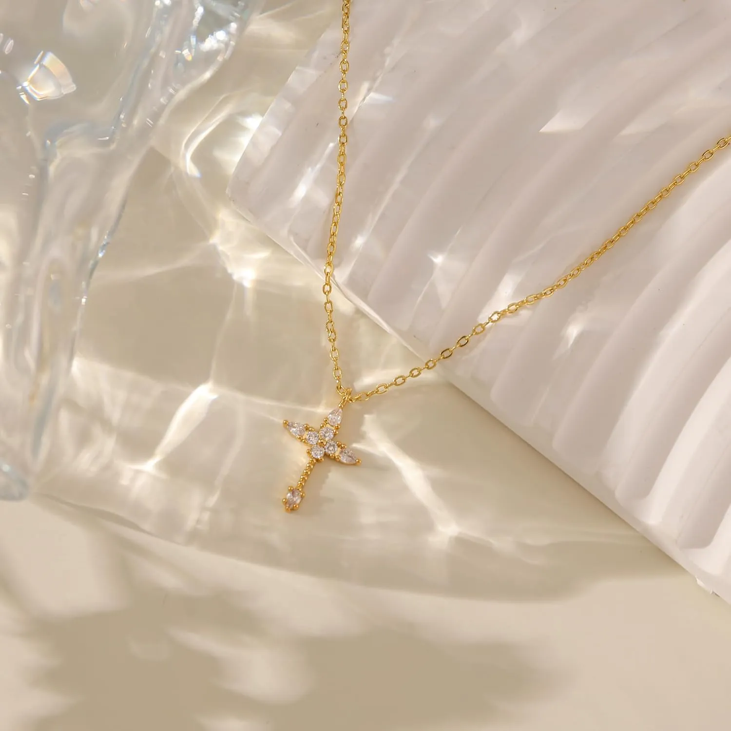 Cross Necklace for Women,Double Cross Necklace 14K Gold Plated Cross Pendant Necklace Dainty Gold Cross Necklaces for Women Trendy Small Cross Charm Necklace Simple Cute Choker Necklaces Gold Jewery