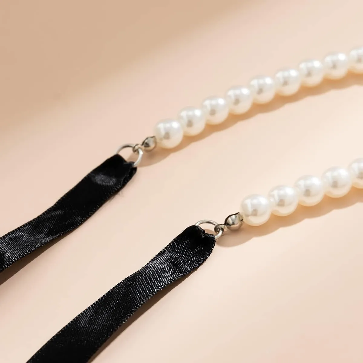 Elegant Boho Pearl Choker Necklace with Ribbon Bow Detail - A Trendy Beaded Necklace Jewelry for Women