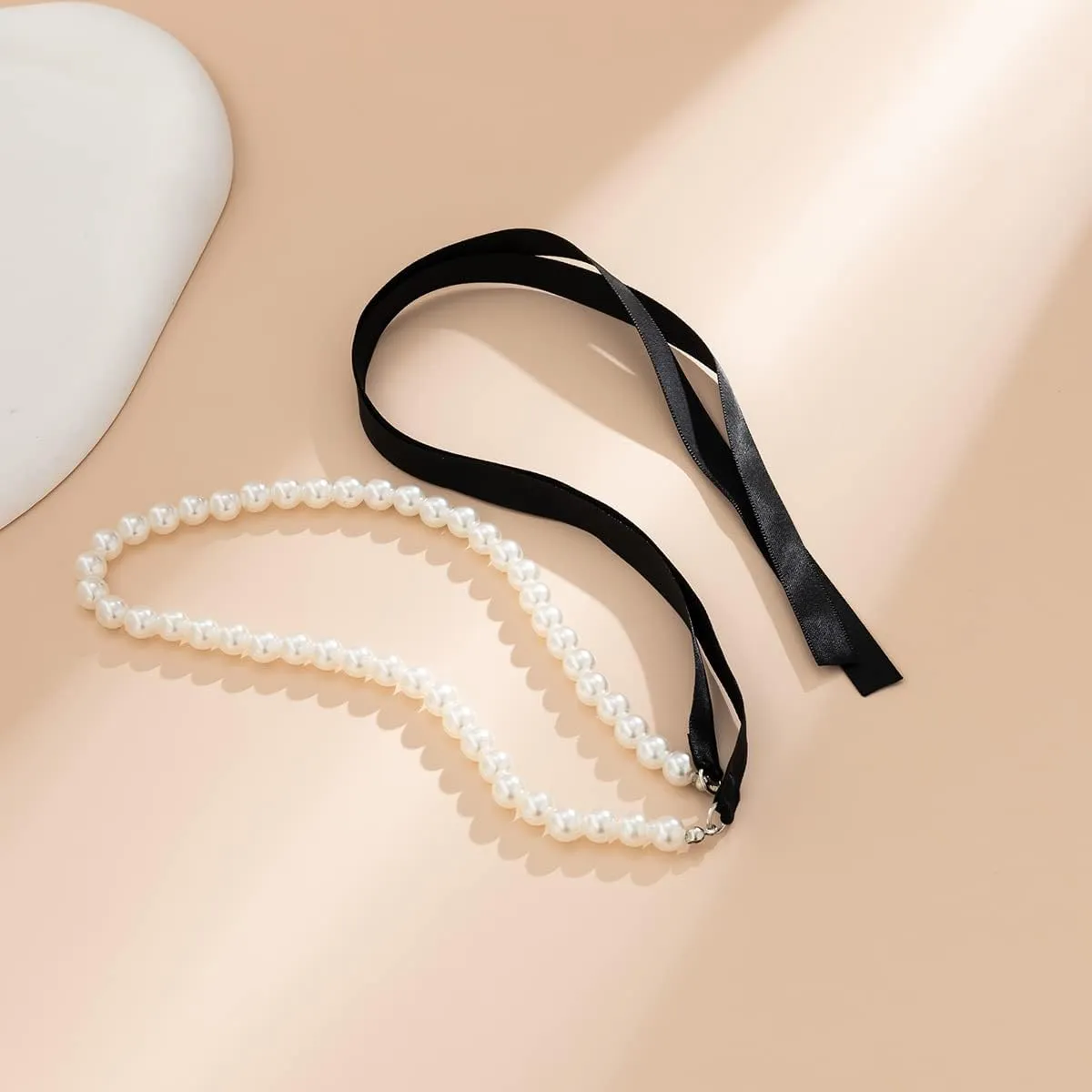 Elegant Boho Pearl Choker Necklace with Ribbon Bow Detail - A Trendy Beaded Necklace Jewelry for Women
