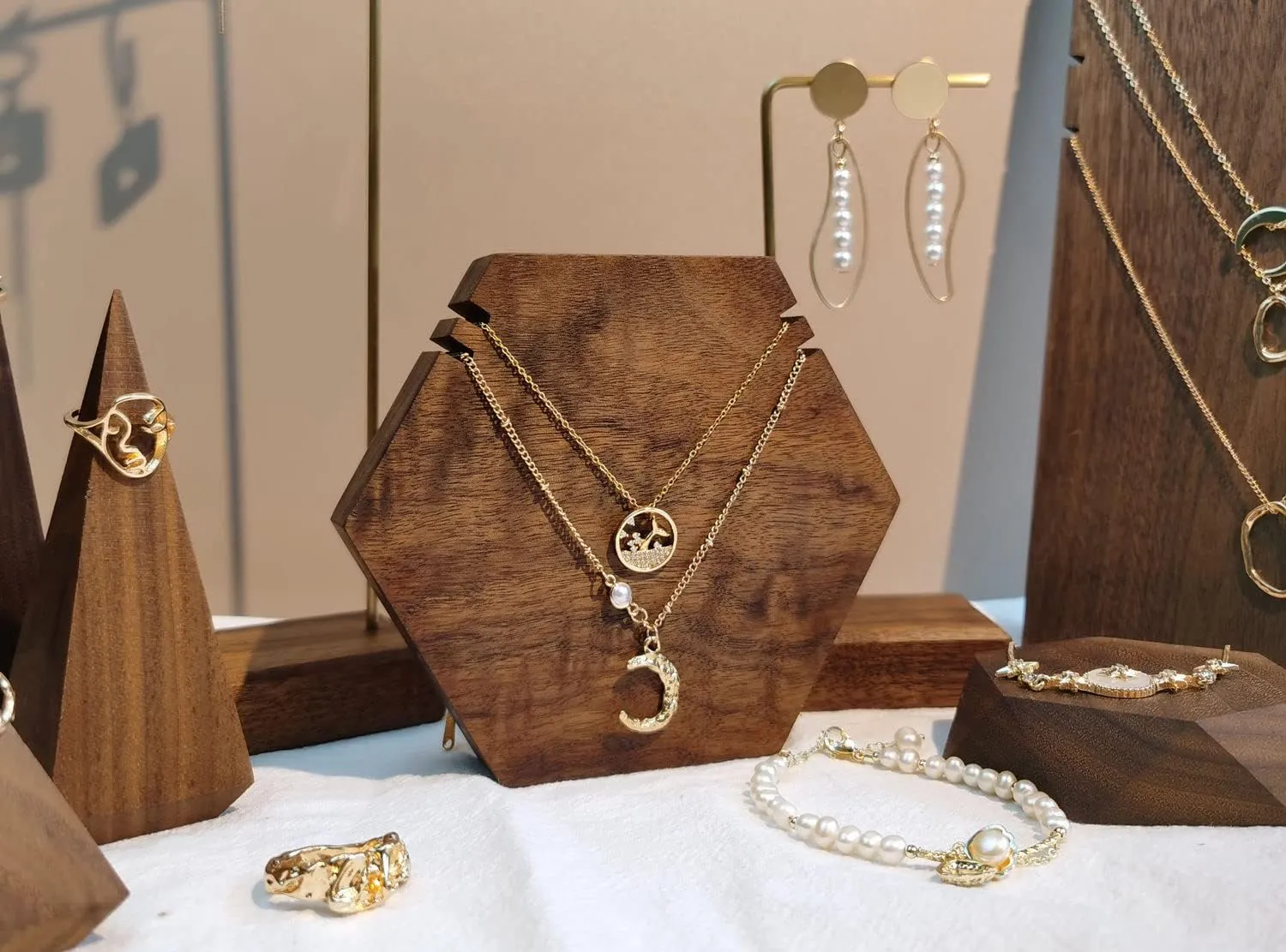 GemeShou Wood necklace holder stand, Retail hanging necklace organizer, Walnut necklace display stands for selling, jewelry stand necklace holderHexagon Necklace holder-Small