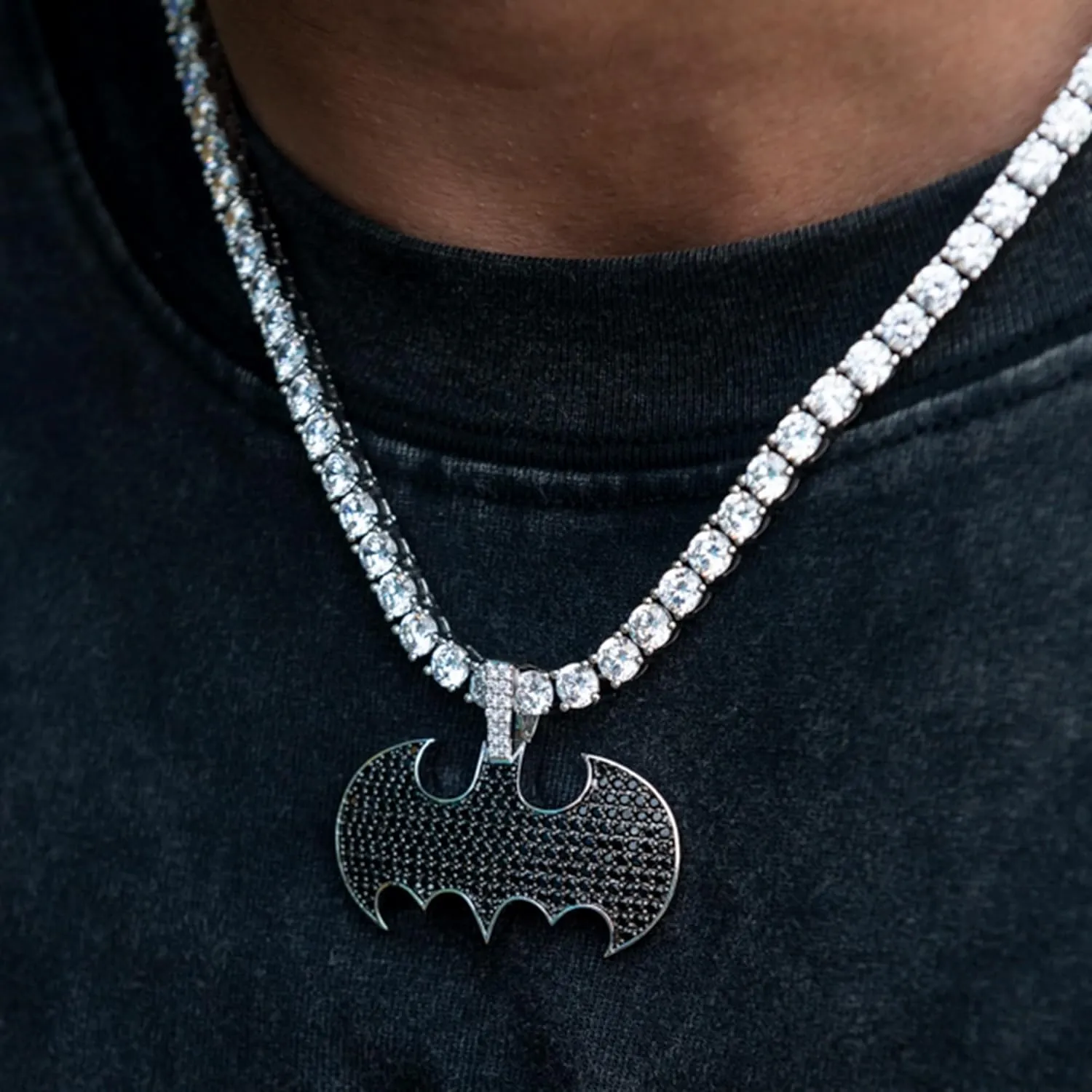 GLD - Officially Licensed DC Comics - Batman Pendant