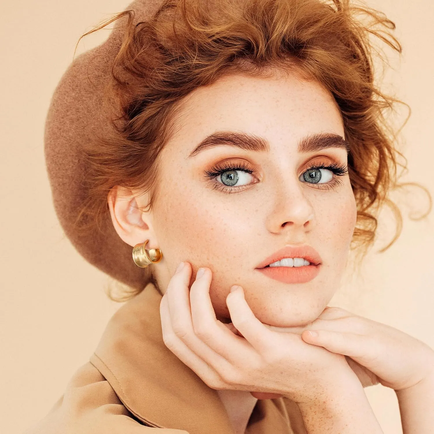 Gold Earrings for Women Trendy, 14K Gold Plated Chunky Hoop Earrings Lightweight Dainty Earring for Women Teens Jewelry Gifts
