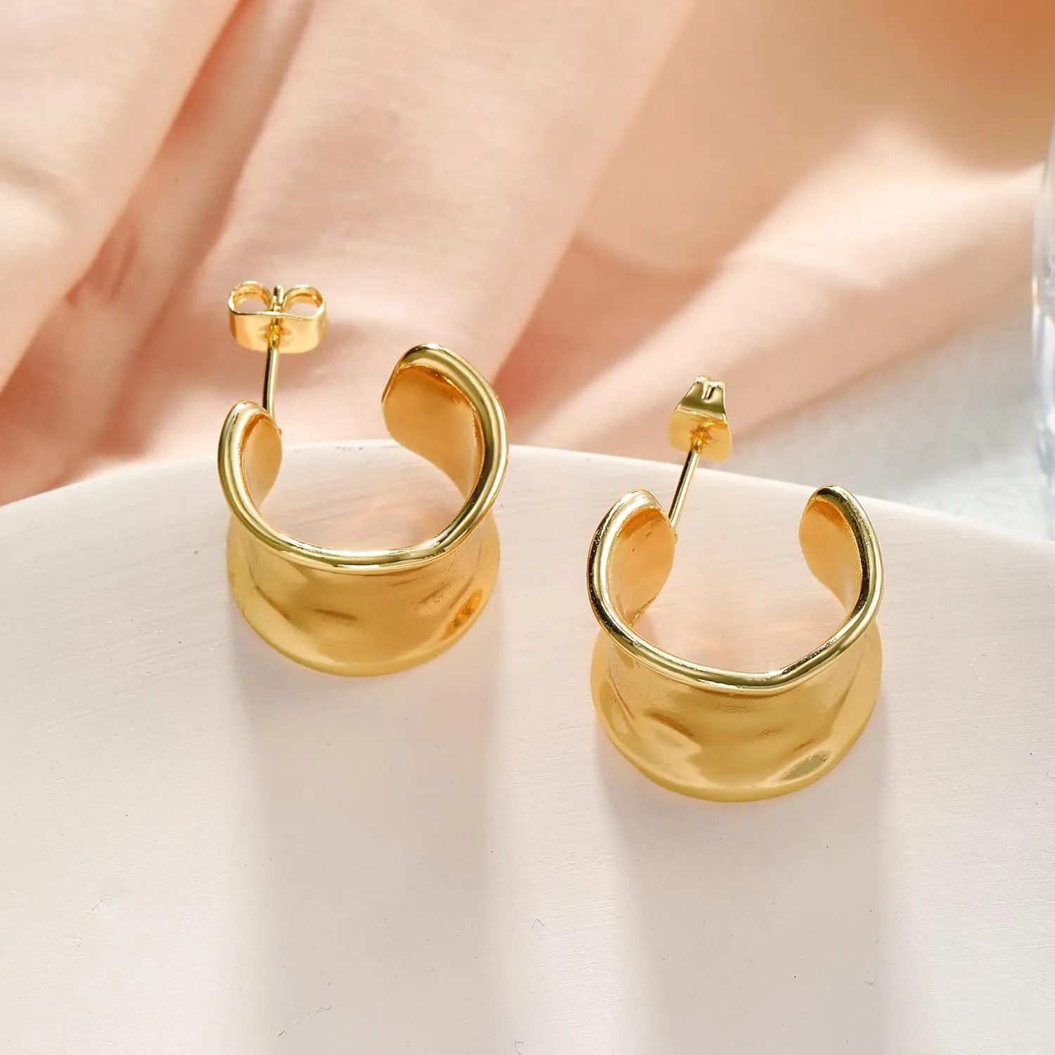 Gold Earrings for Women Trendy, 14K Gold Plated Chunky Hoop Earrings Lightweight Dainty Earring for Women Teens Jewelry Gifts