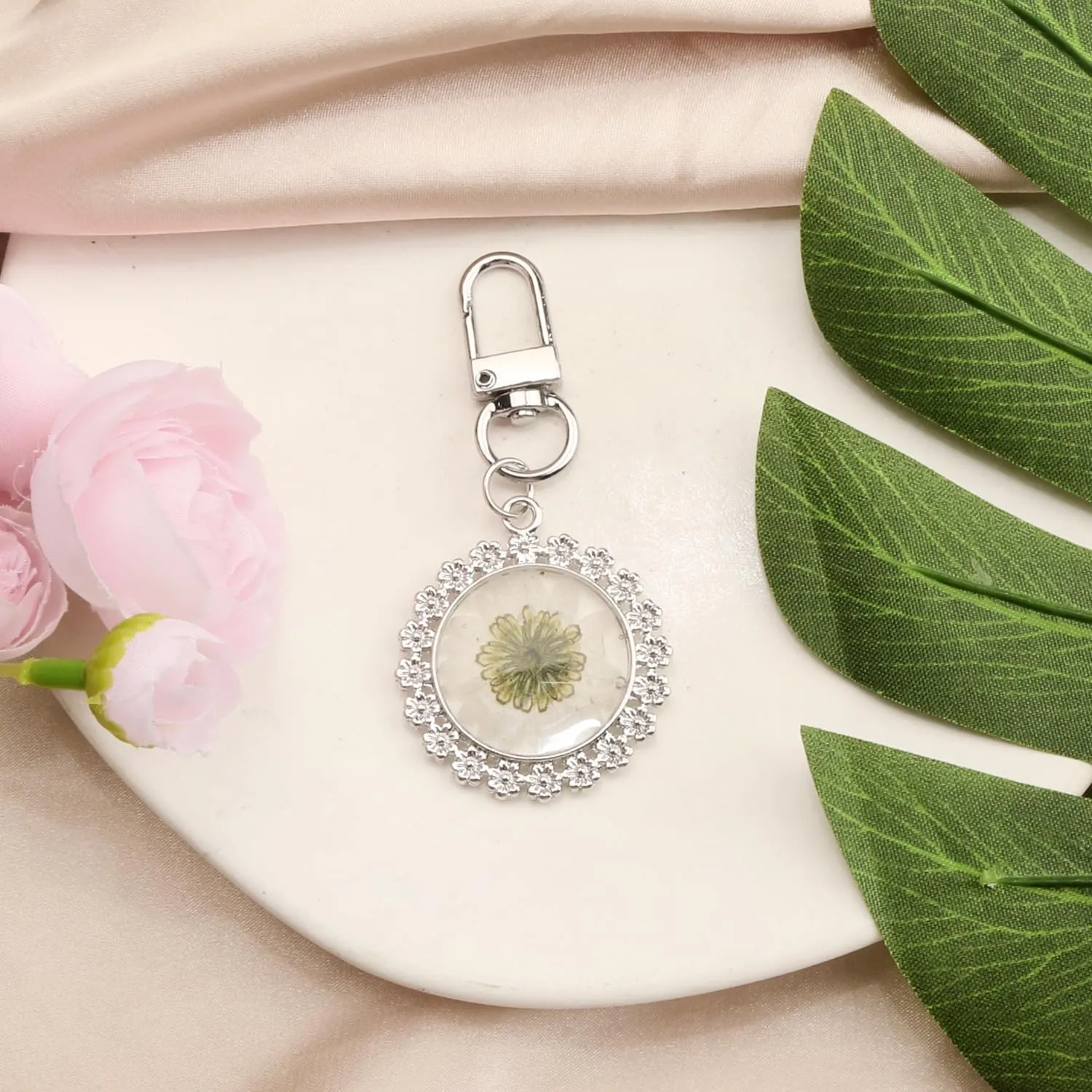 Handmade Pressed Flower Keychain,Dried Flower Keychain for Women Mother Sisters