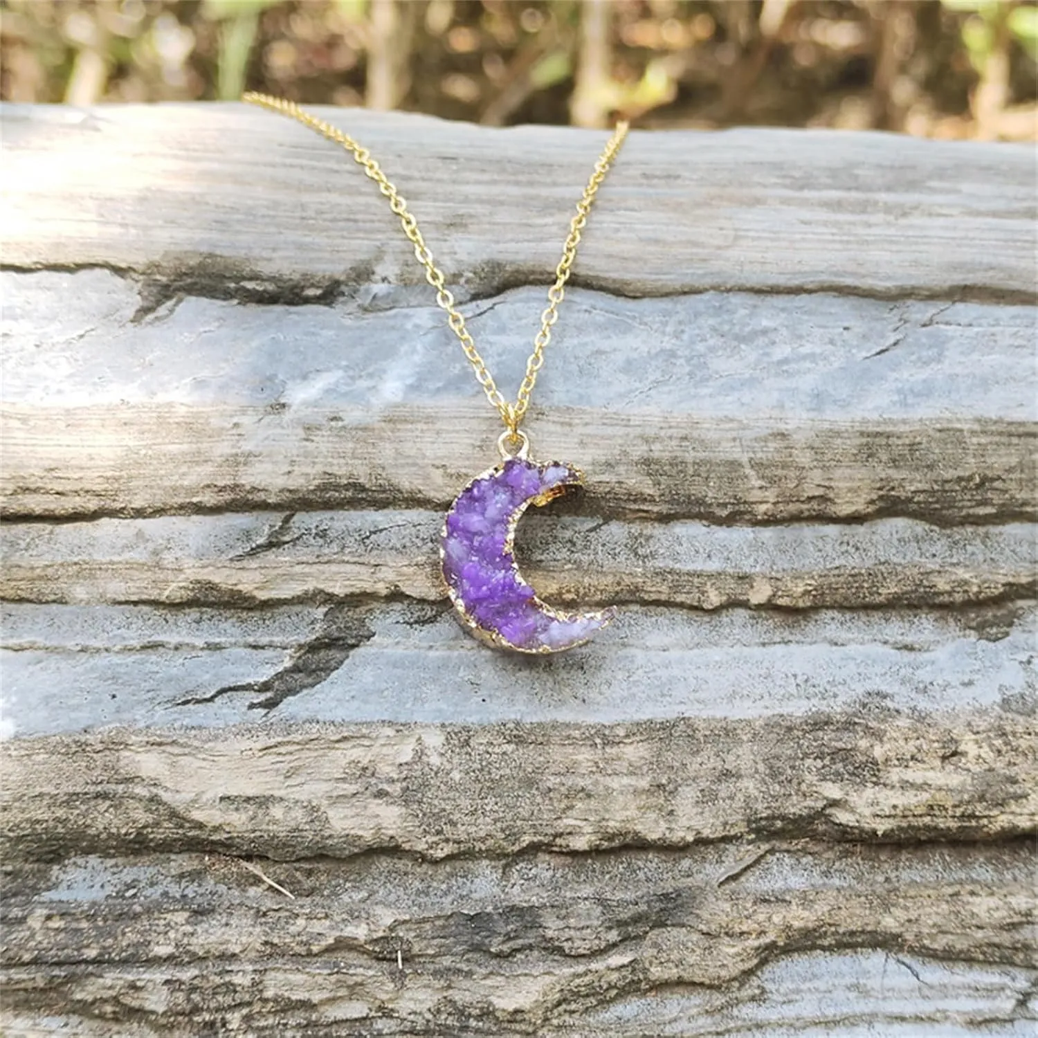 Imitation Natural Stone Purple Crescent Moon Necklace for Women Handmade Natural Gemstone Healing Stone Moon Necklace (Purple)