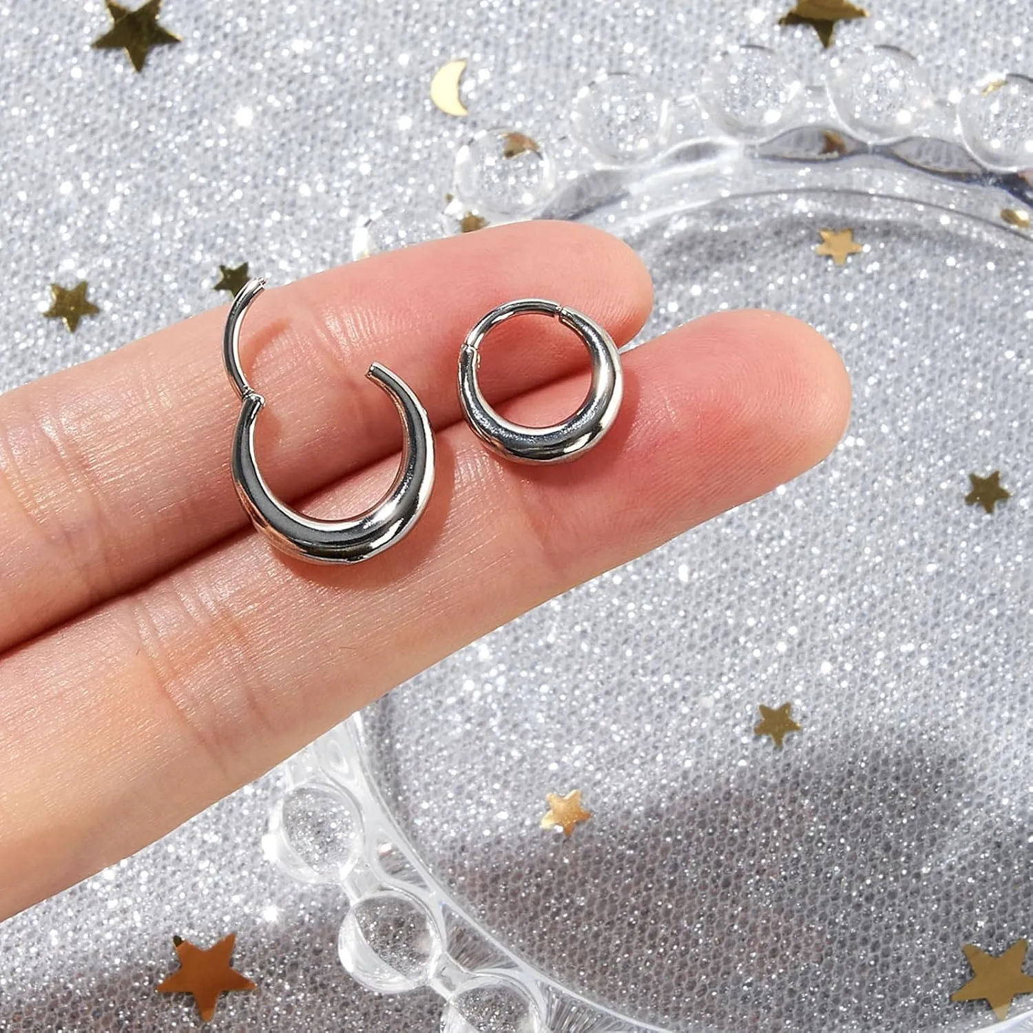 Longbeauty Septum Rings 16g Unique Septum Clicker Gold Black Nose Rings Surgical Steel Rook Helix Daith Piercing Jewelry for Women Men