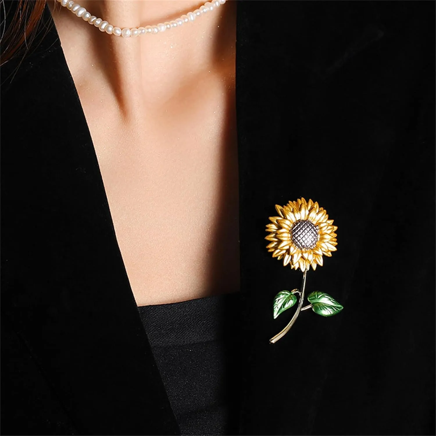 Sunflower Flower Brooch for Women Elegant Enamel Art Brooch Charm Plant Brooch Pin Gold Plated Lapel Pin Clothing Accessory Wedding Fashion Jewelry