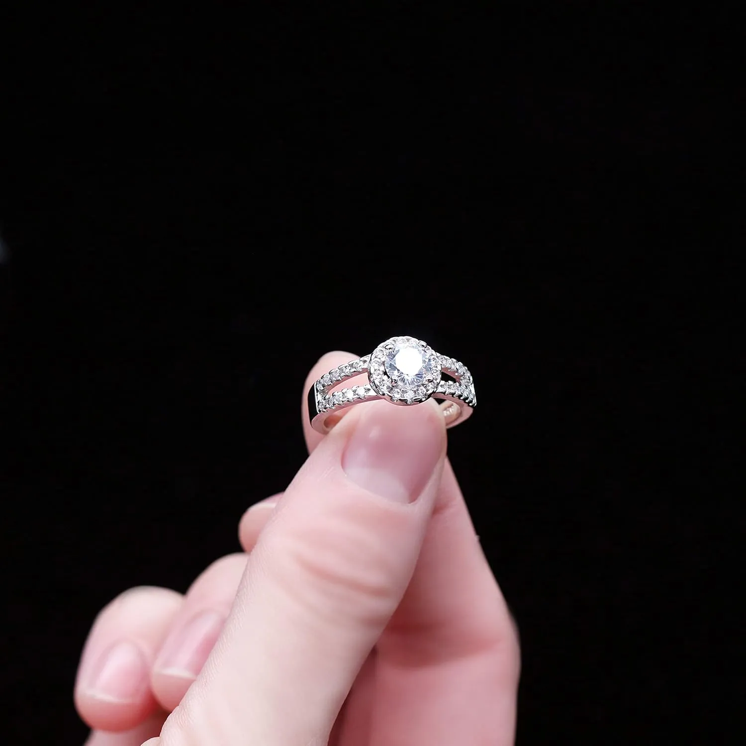 Uloveido Women Round Brilliant Cubic Zirconia 2-Row Split Shank Anniversary Ring Silver Color Unique Bridal Jewelry J510