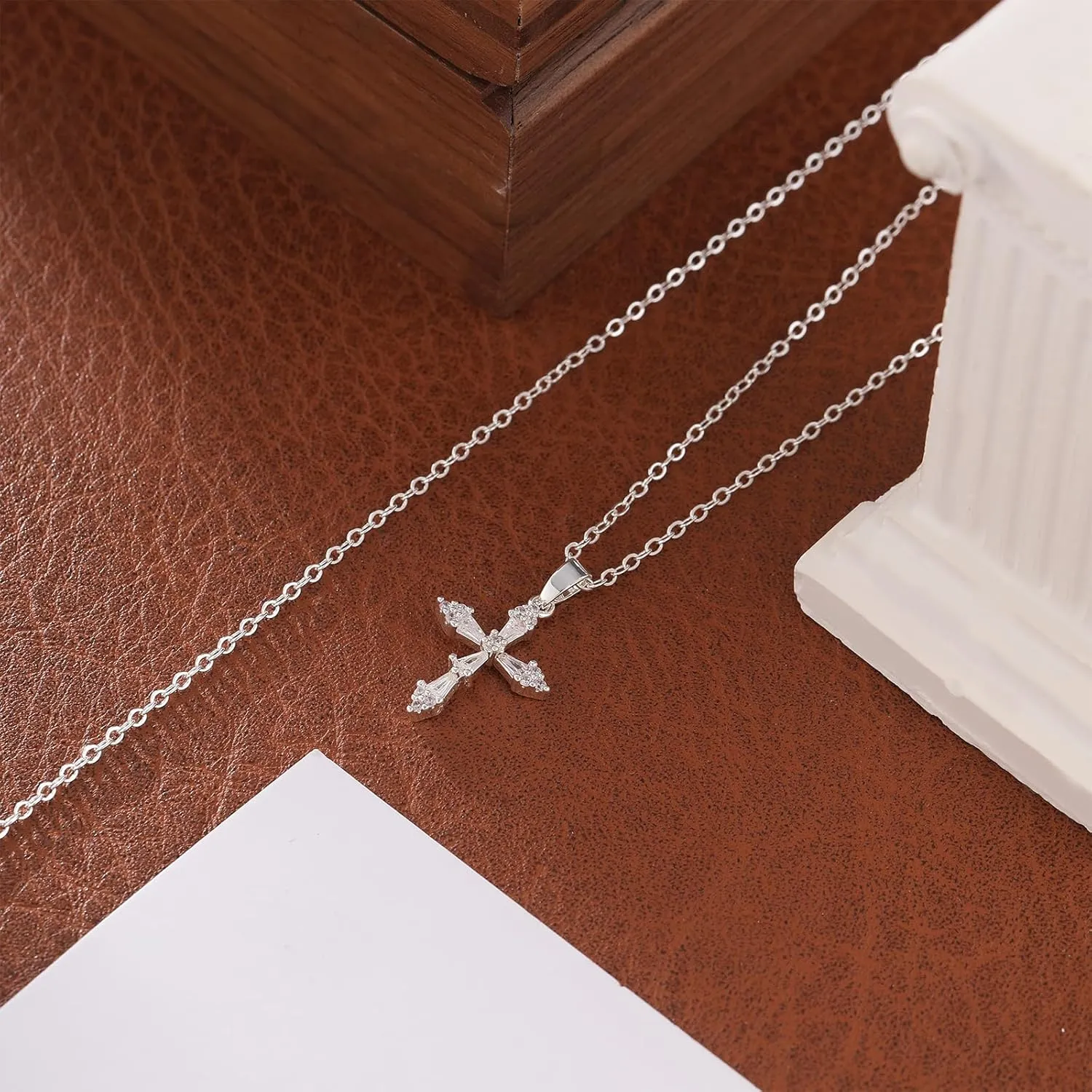 VIROMY Gold Cross Necklace for Women Dainty Diamond Cross Pendant Necklaces Non Tarnish Waterproof Necklace Simple Choker Minimalist Jewelry